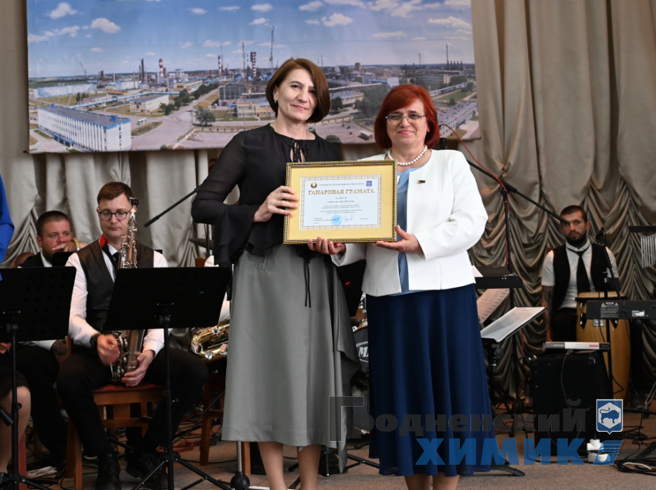 Почетные грамоты_награждение_концерт_заводоуправление (1).JPG